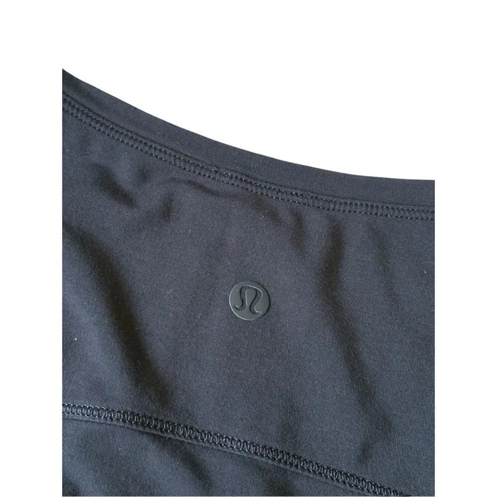 Lululemon To the Point Tee Asymmetric size  8 Black  Athleisure‎ V neck